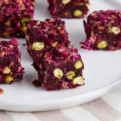 Gül Yapraklı Antep Fıstıklı Lokum 500 Gr